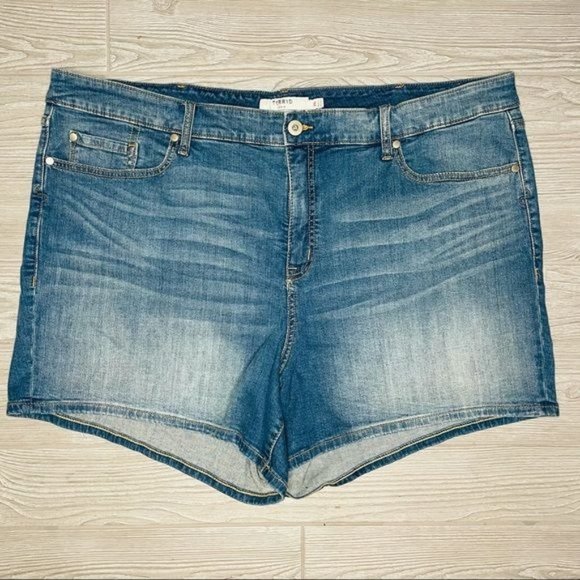 Torrid denim fast a fit size 26 shorts distressed wash plus size